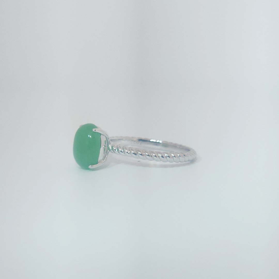 Women's Sterling Silver Ring with oval cabochon Jade stone, size 7, polished finish.