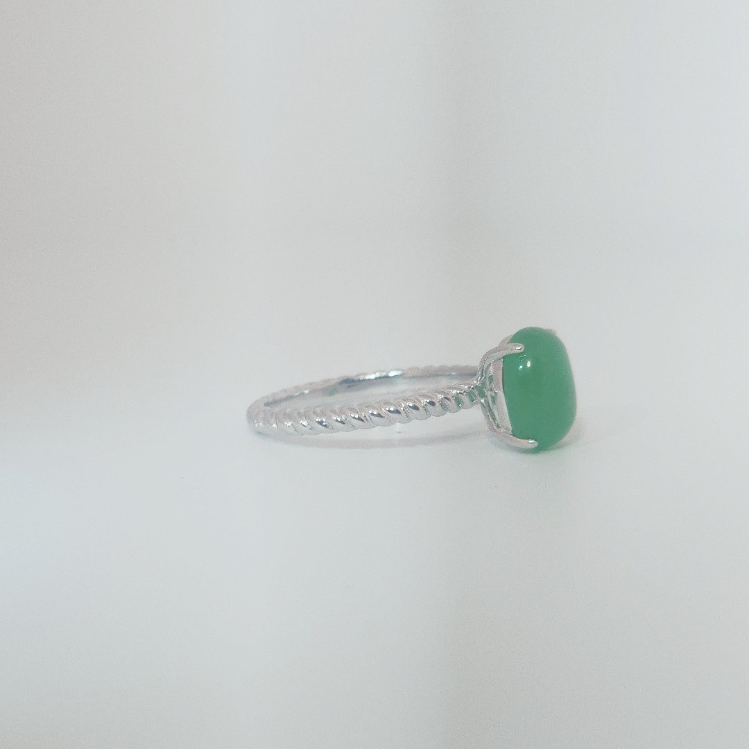 Women's Sterling Silver Ring with oval cabochon Jade stone, size 7, polished finish.