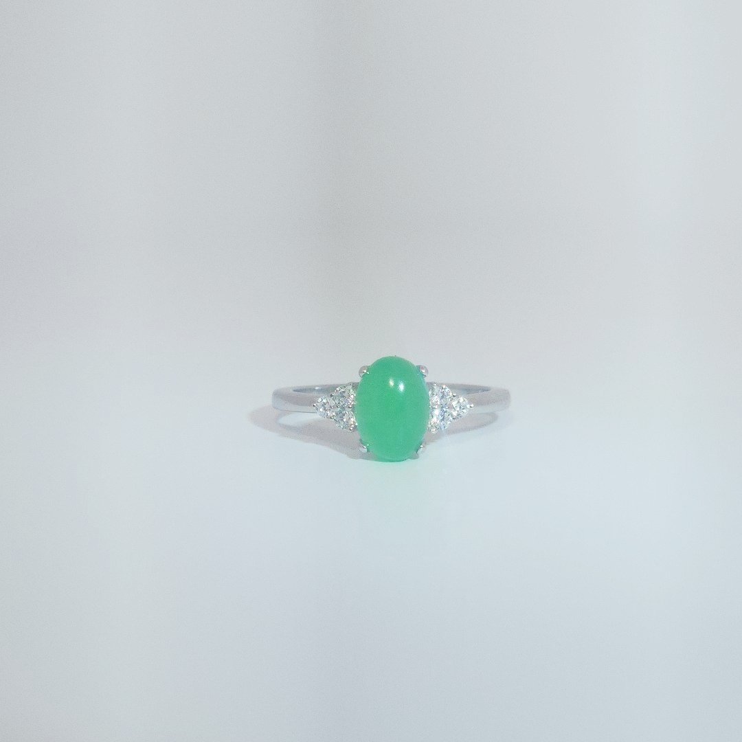 Women's Oval Jade Ring in 9 Sterling Silver with side white accent stones, size 7.