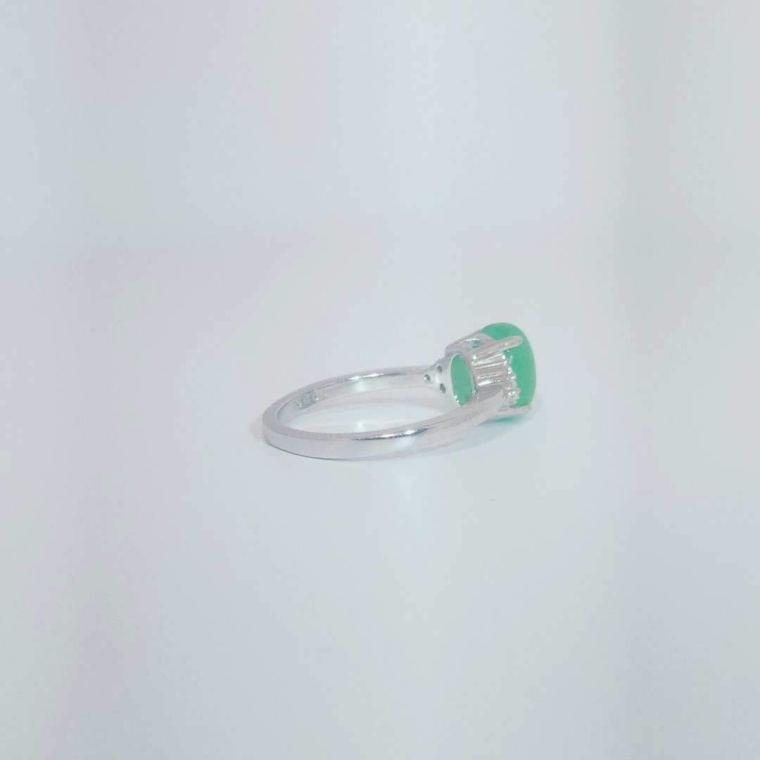 Women's Sterling Silver Ring with oval cabochon Jade center stone flanked by small white accent stones, size 7.
