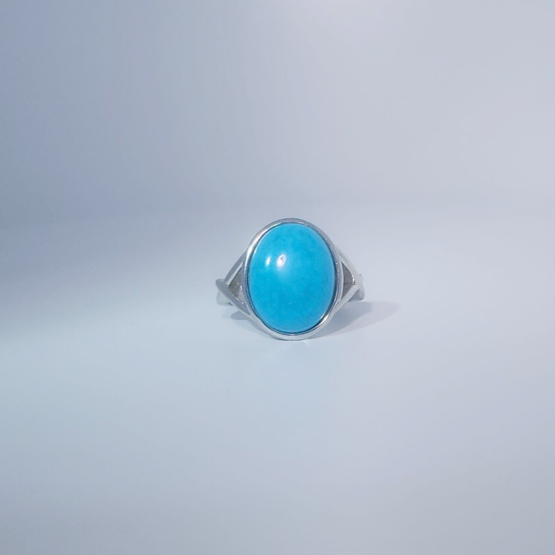 Women's ring with oval cabochon turquoise, set in 925 sterling silver band, size 7.