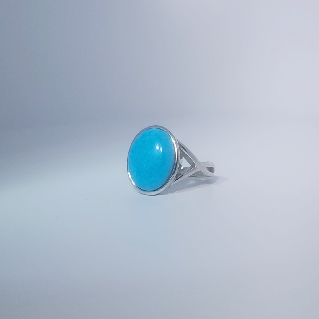 Women's ring with oval cabochon turquoise, set in 925 sterling silver band, size 7.