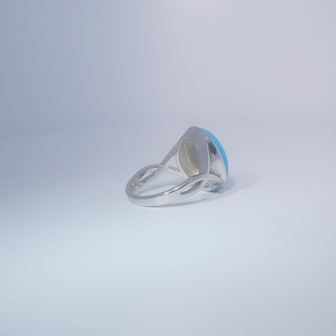 Women's ring with oval cabochon turquoise, set in 925 sterling silver band, size 7.