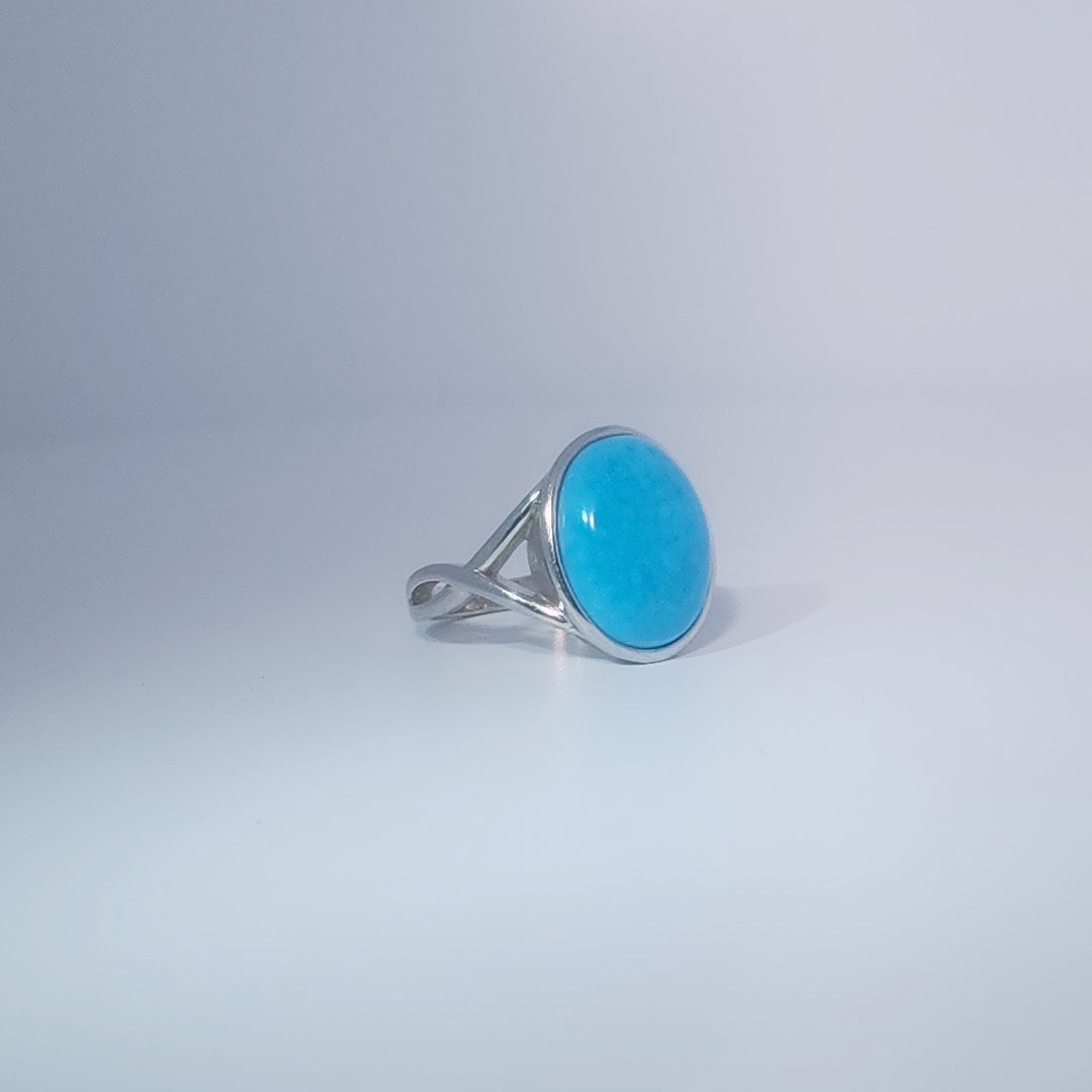 Women's ring with oval cabochon turquoise, set in 925 sterling silver band, size 7.