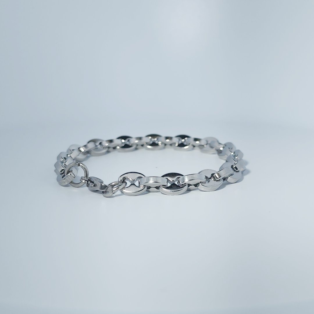Unisex Stainless Steel Bracelet, oval link chain design, polished finish.