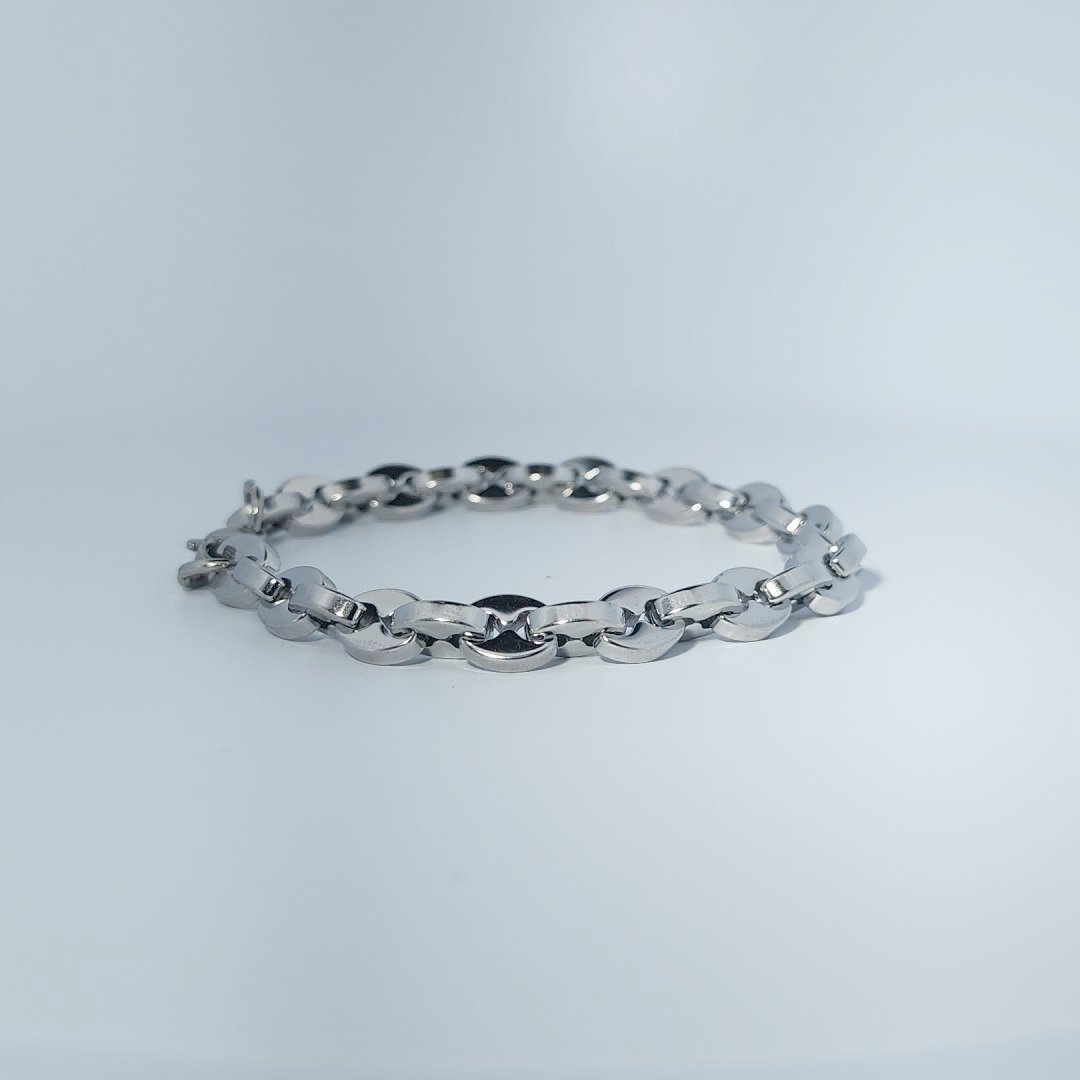 Unisex Stainless Steel Bracelet, oval link chain design, polished finish.