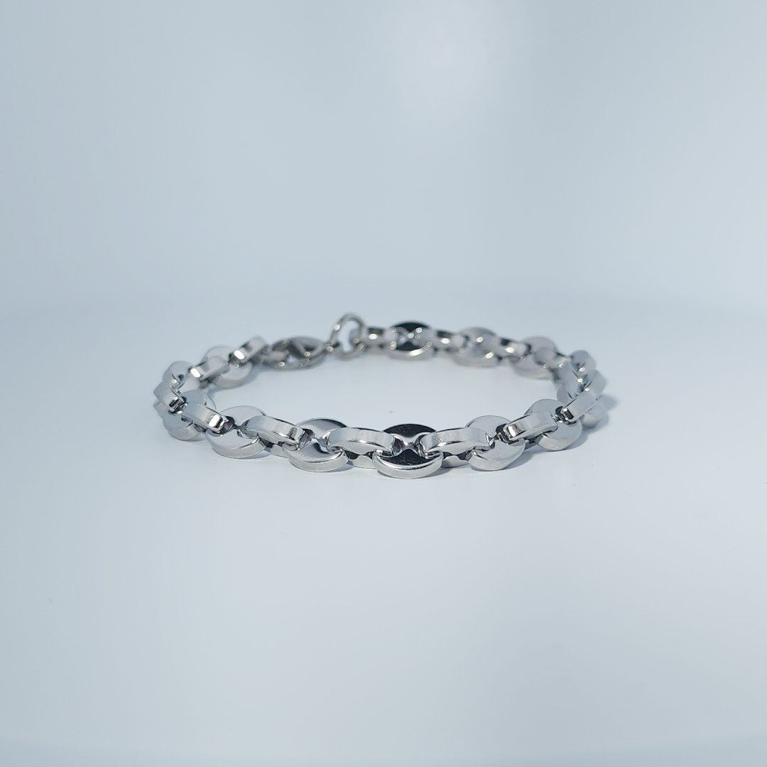 Unisex Stainless Steel Bracelet, oval link chain design, polished finish.