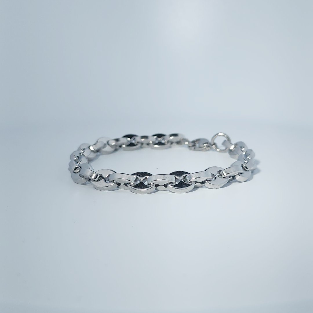 Unisex Stainless Steel Bracelet, oval link chain design, polished finish.