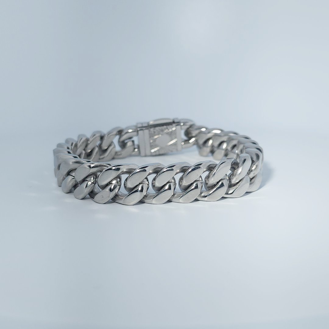 Stainless Steel Female Bracelet, 35.6g, curb chain design with fold-over clasp.