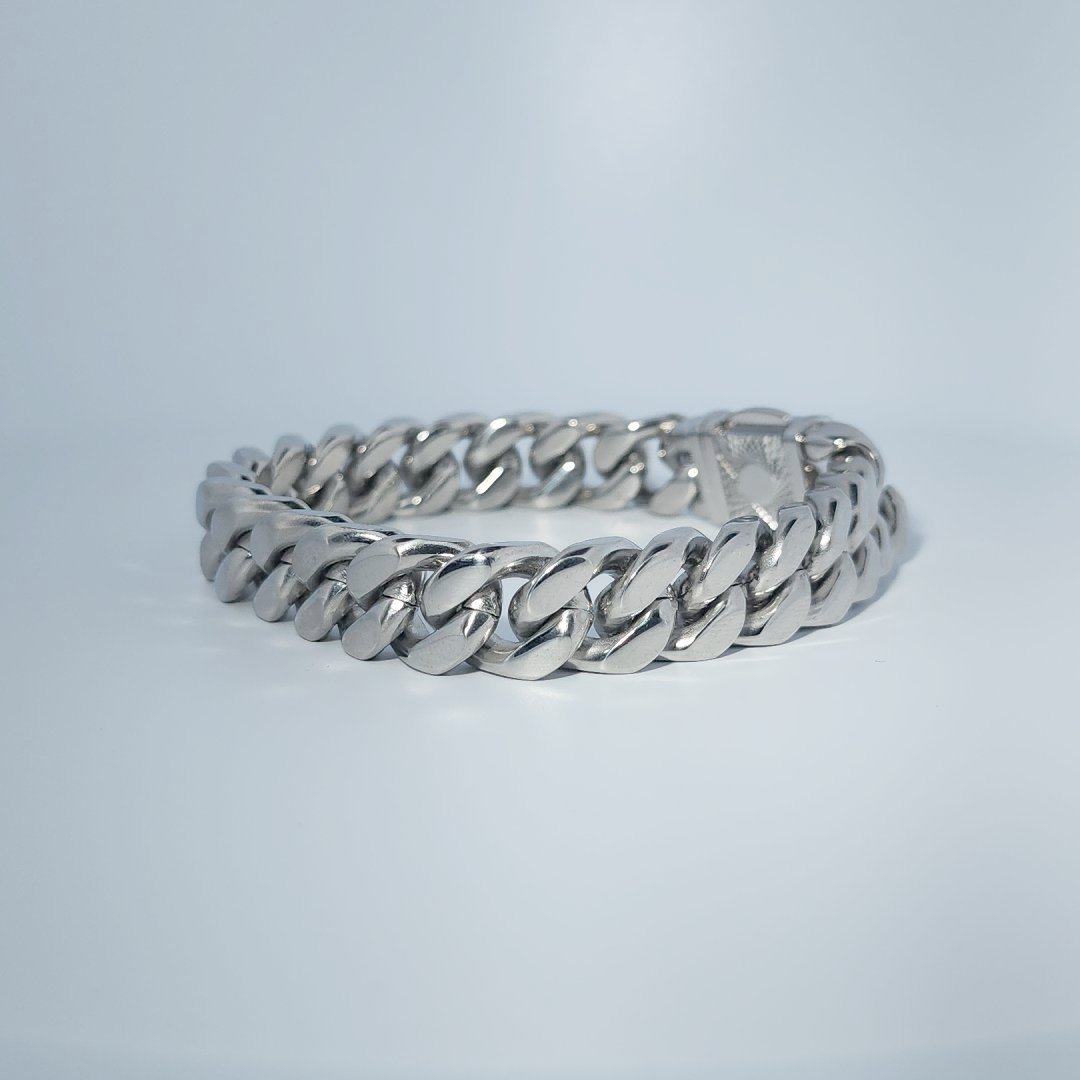 Stainless Steel Female Bracelet, 35.6g, curb chain design with fold-over clasp.