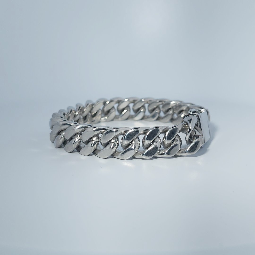 Stainless Steel Female Bracelet, 35.6g, curb chain design with fold-over clasp.
