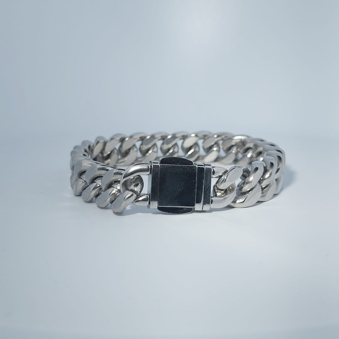 Stainless Steel Female Bracelet, 35.6g, curb chain design with fold-over clasp.