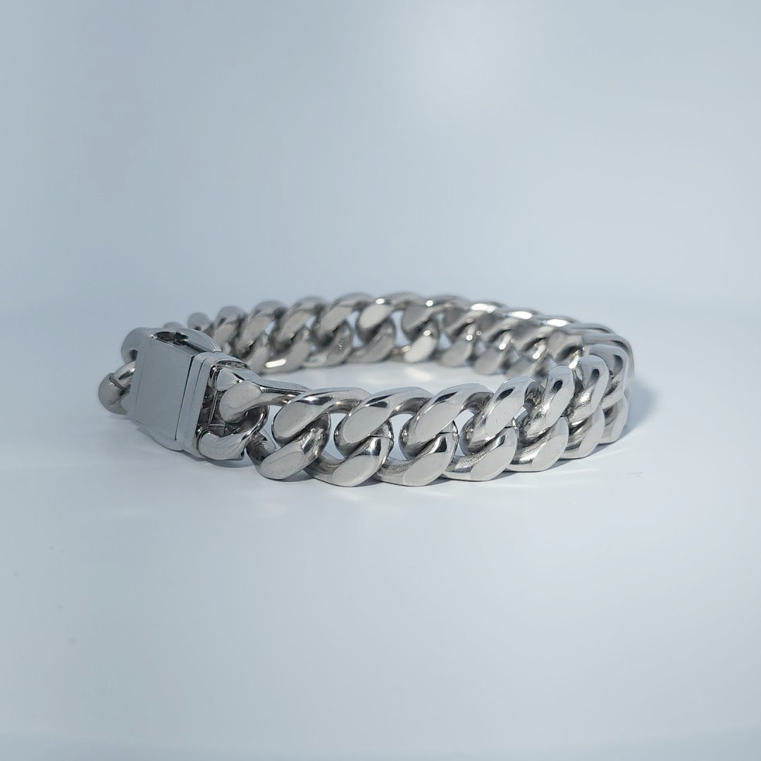 Stainless Steel Female Bracelet, 35.6g, curb chain design with fold-over clasp.