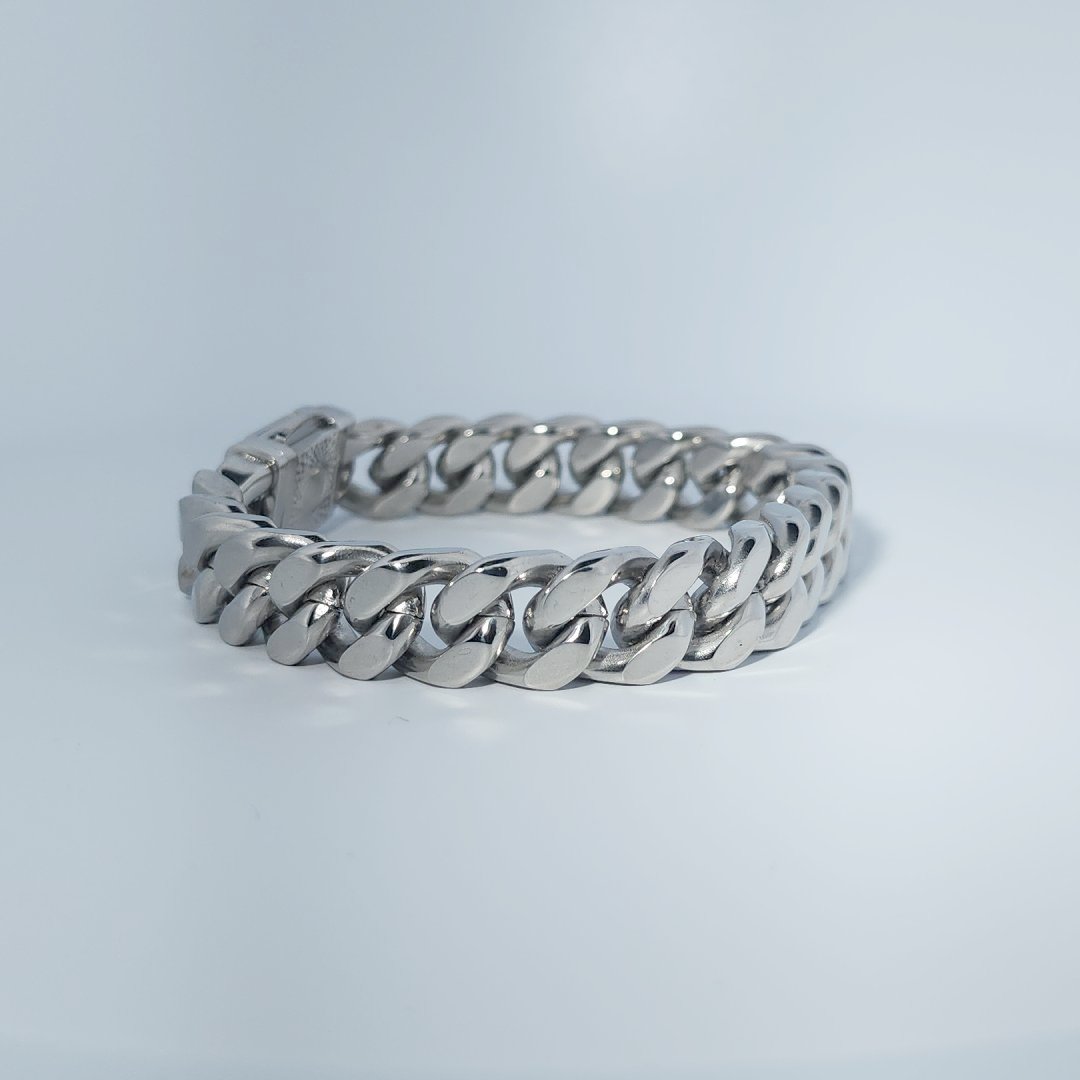 Stainless Steel Female Bracelet, 35.6g, curb chain design with fold-over clasp.