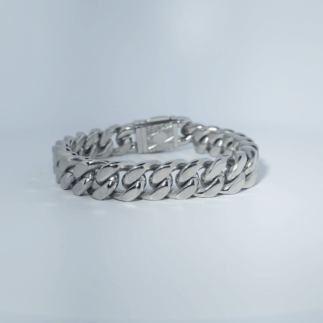 Stainless Steel Female Bracelet, 35.6g, curb chain design with fold-over clasp.