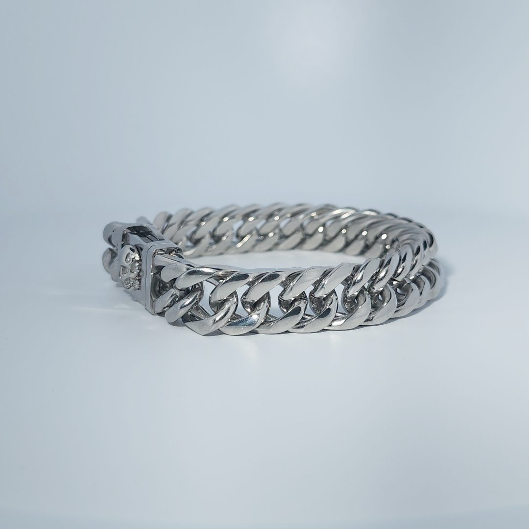 Female Stainless Steel Bracelet with skull detail clasp, curb chain design.