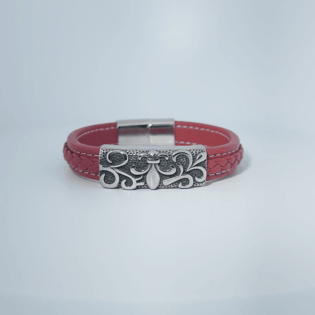 Bracelet in stainless steel and red leather with braided detail and decorative engraved clasp.