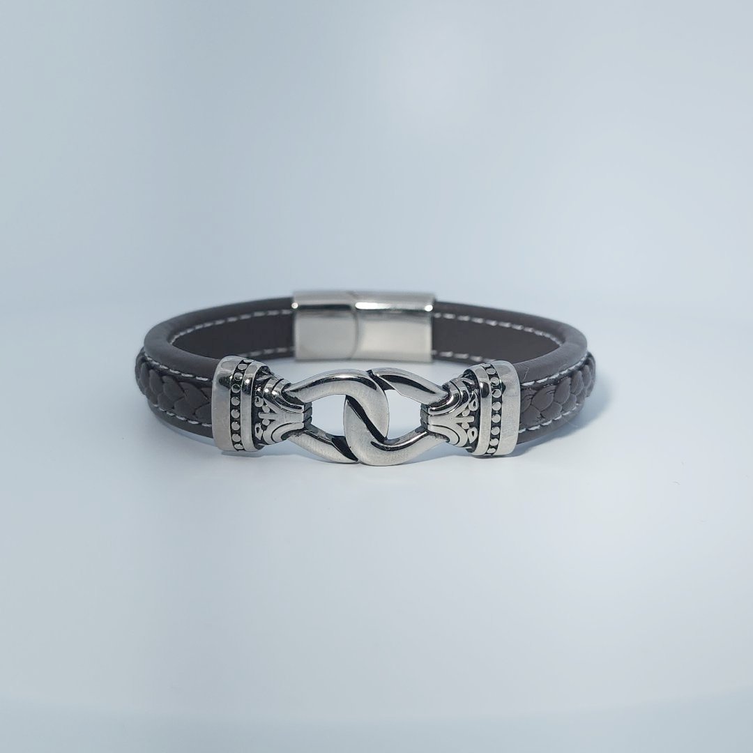 Men's Bracelet in Stainless Steel and Brown Leather with Decorative Clasp and Stitching Detail.