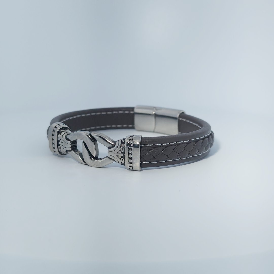 Men's Bracelet in Stainless Steel and Brown Leather with Decorative Clasp and Stitching Detail.