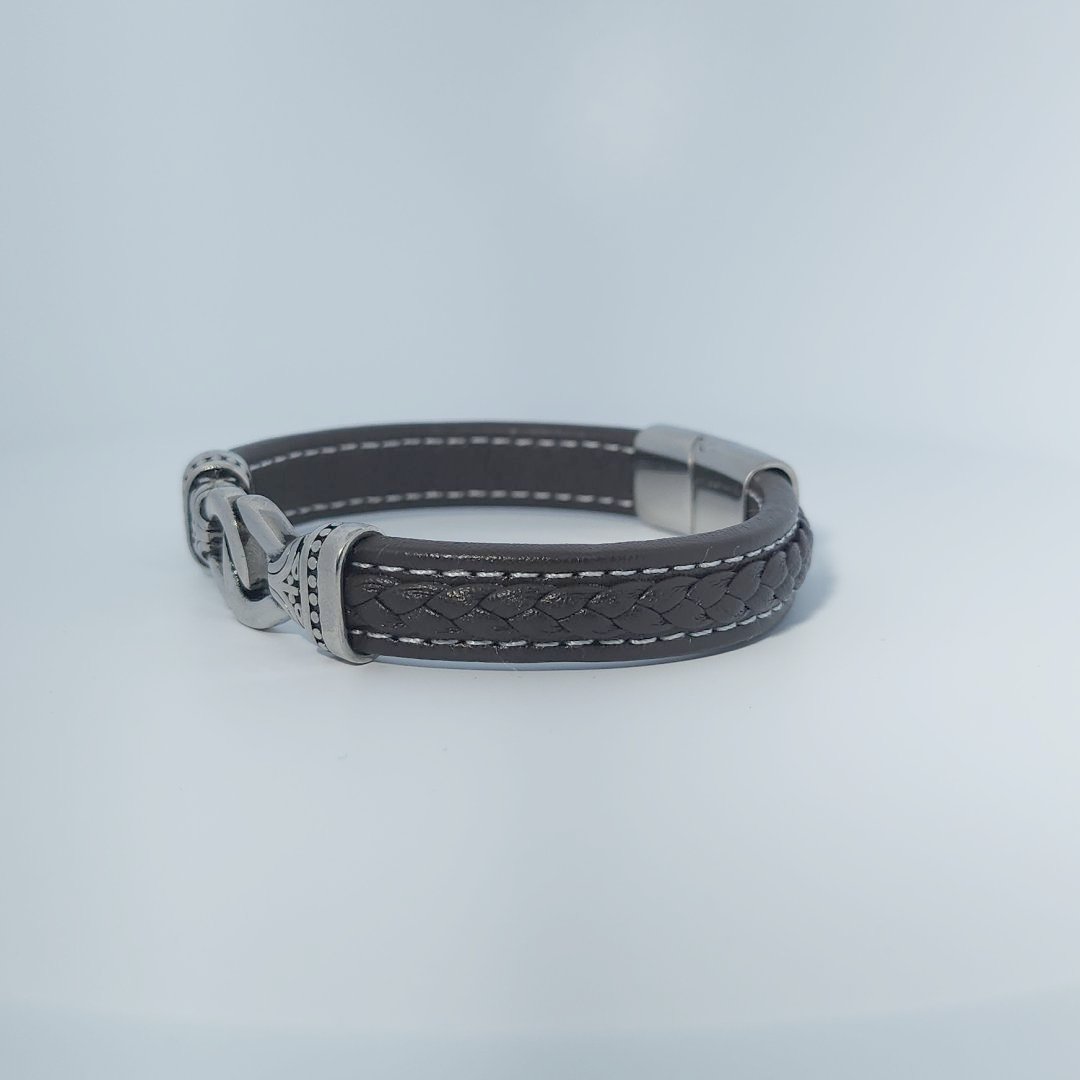 Men's Bracelet in Stainless Steel and Brown Leather with Decorative Clasp and Stitching Detail.