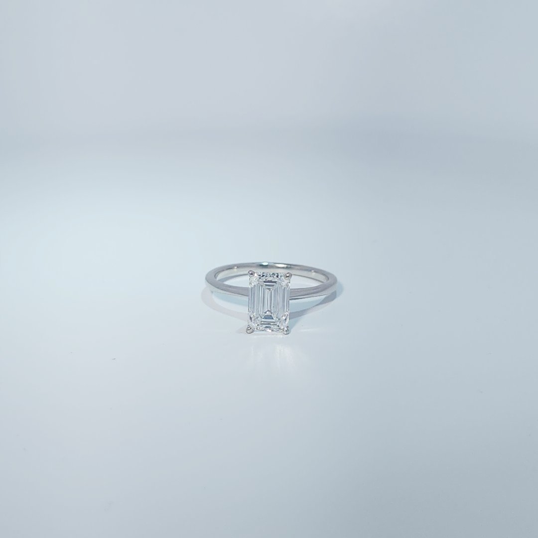 14K White Gold Engagement Ring, set with 1 Lab Grown Diamond (2.02ct), 2.39g, Size 7.00
