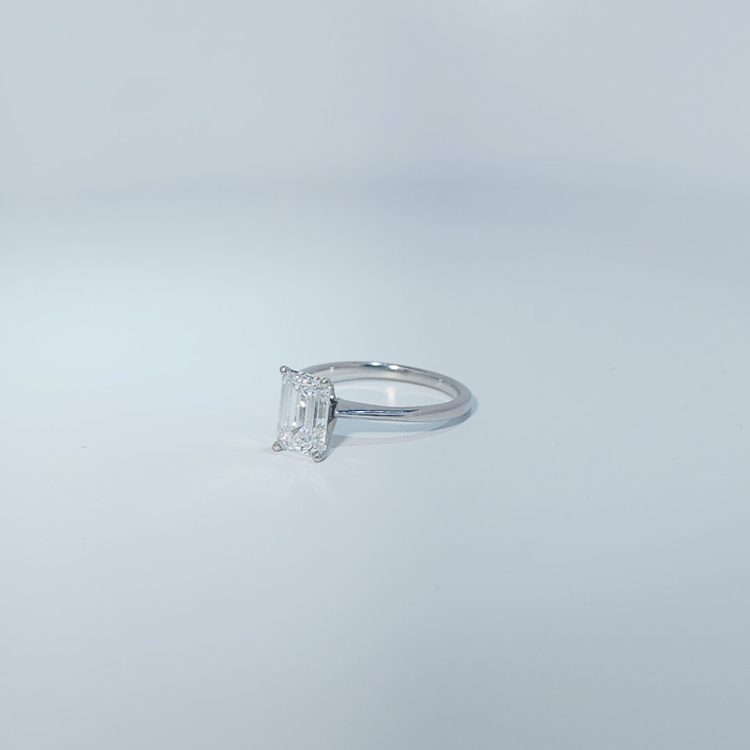 14K White Gold Engagement Ring, set with 1 Lab Grown Diamond (2.02ct), 2.39g, Size 7.00