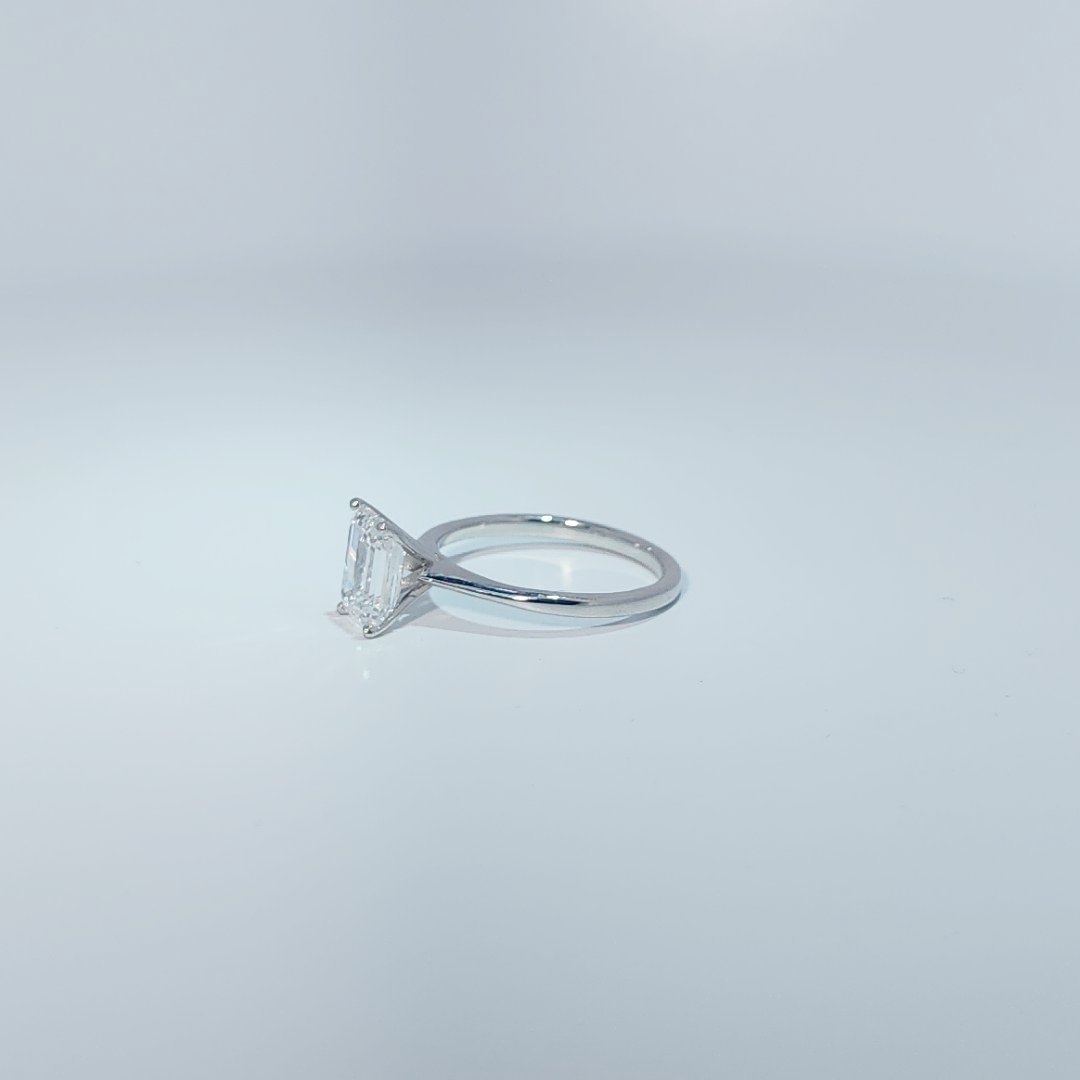 14K White Gold Engagement Ring, set with 1 Lab Grown Diamond (2.02ct), 2.39g, Size 7.00