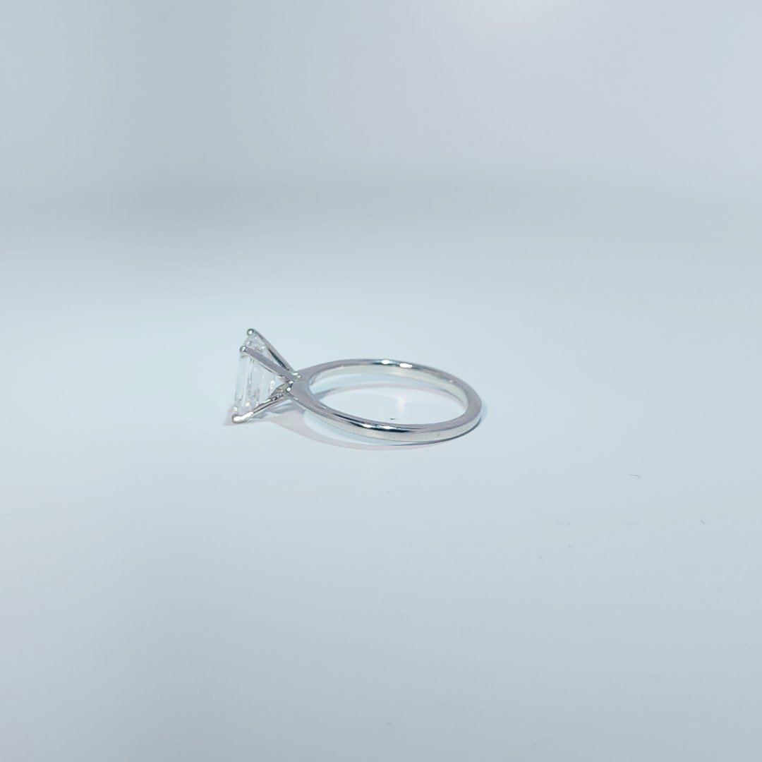 14K White Gold Engagement Ring, set with 1 Lab Grown Diamond (2.02ct), 2.39g, Size 7.00