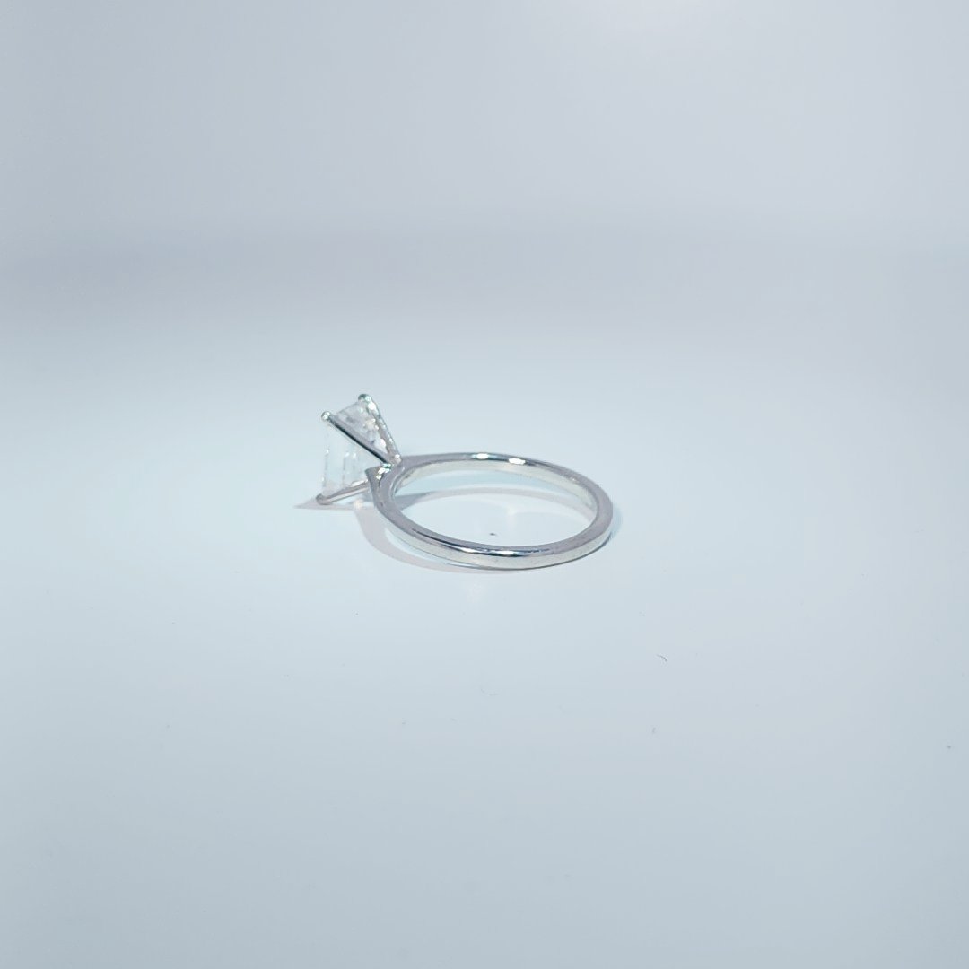 14K White Gold Engagement Ring, set with 1 Lab Grown Diamond (2.02ct), 2.39g, Size 7.00