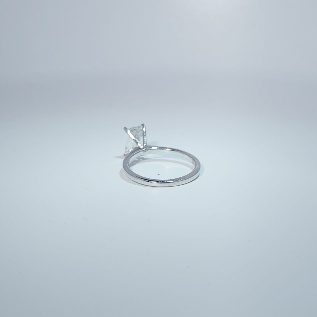 14K White Gold Engagement Ring, set with 1 Lab Grown Diamond (2.02ct), 2.39g, Size 7.00