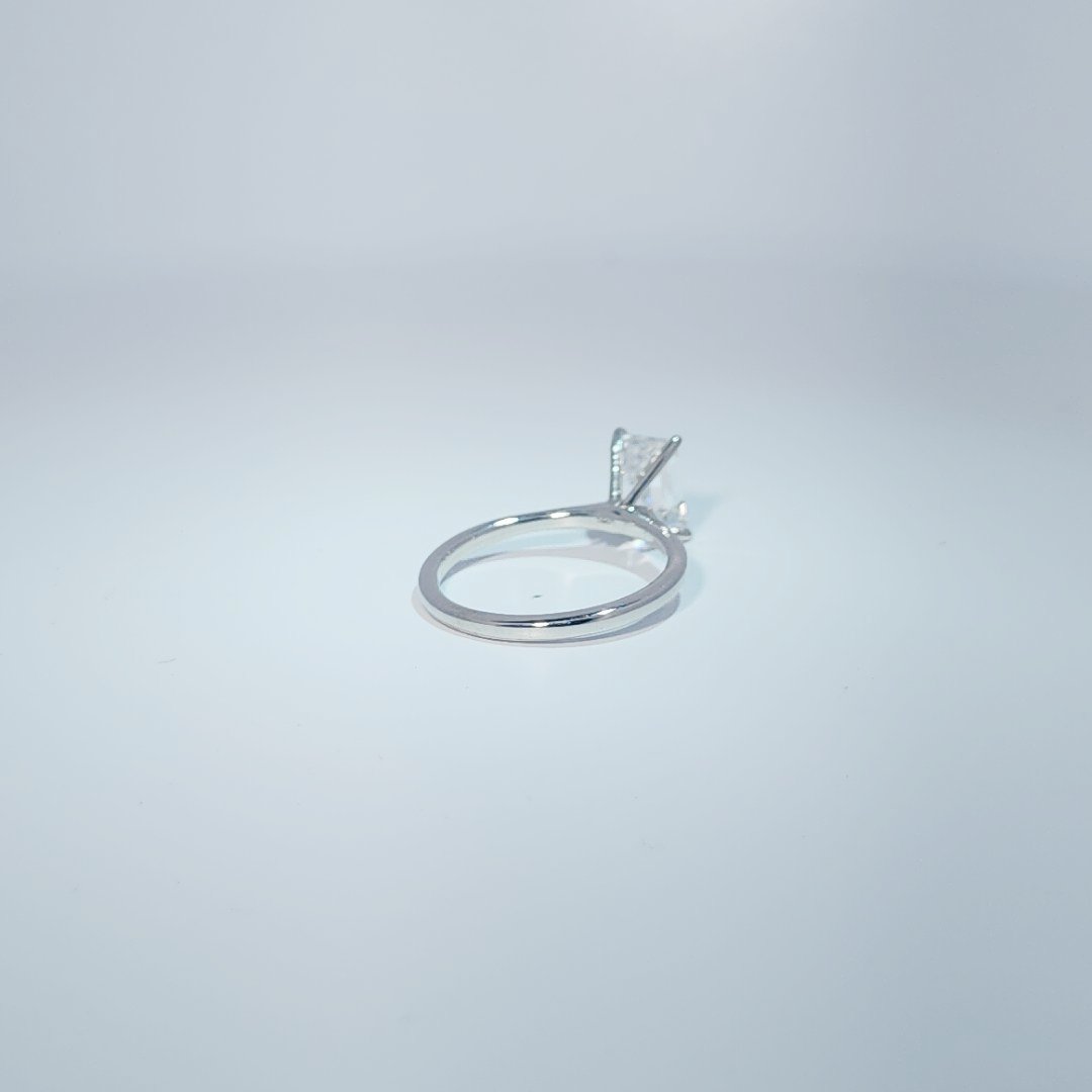 14K White Gold Engagement Ring, set with 1 Lab Grown Diamond (2.02ct), 2.39g, Size 7.00