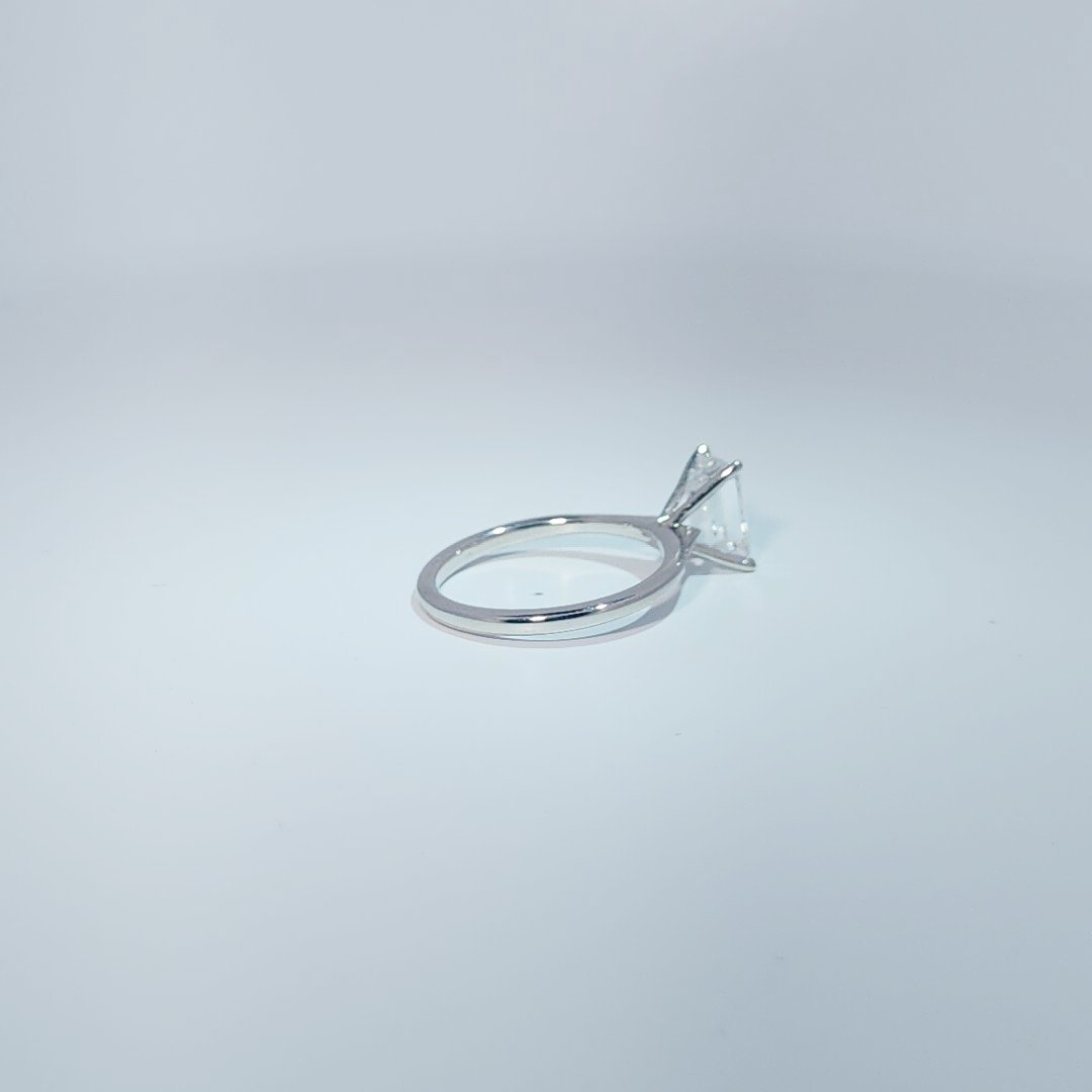 14K White Gold Engagement Ring, set with 1 Lab Grown Diamond (2.02ct), 2.39g, Size 7.00