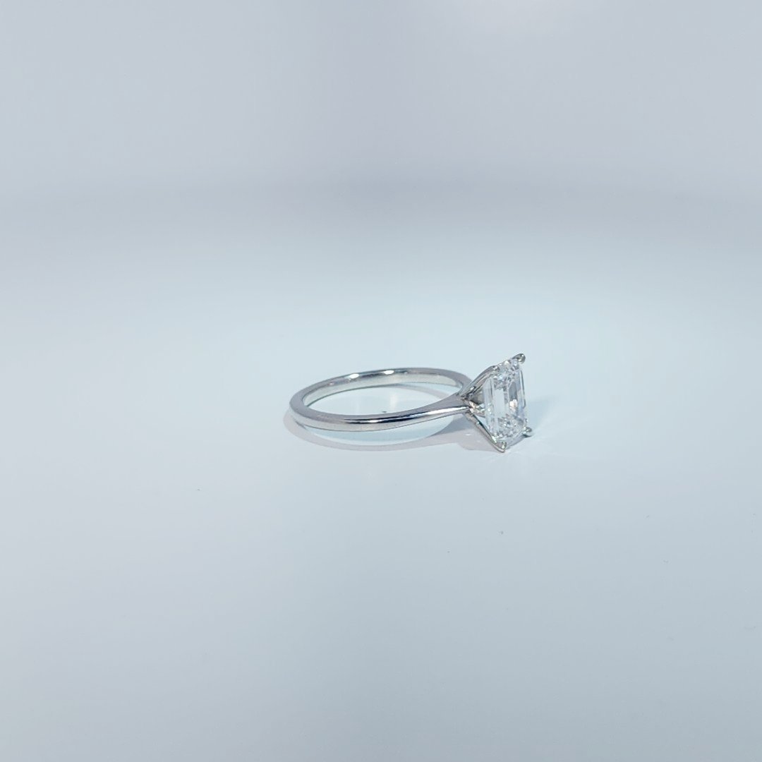 14K White Gold Engagement Ring, set with 1 Lab Grown Diamond (2.02ct), 2.39g, Size 7.00