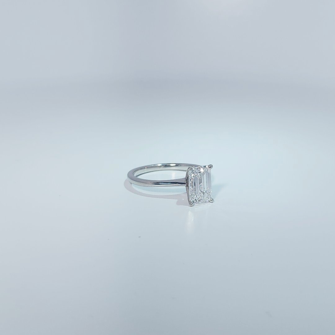 14K White Gold Engagement Ring, set with 1 Lab Grown Diamond (2.02ct), 2.39g, Size 7.00