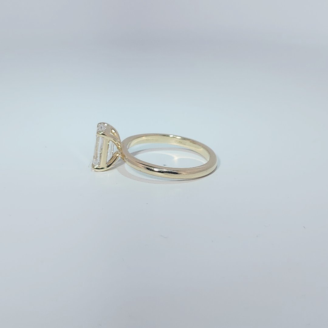 14K Yellow Gold Engagement Ring, set with 1 Emerald Cut Lab Grown Diamond (2.07ct), 3.14g, Size 7.