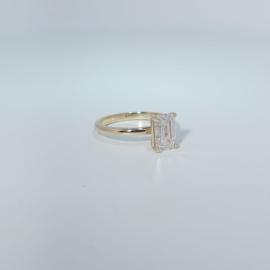 14K Yellow Gold Engagement Ring, set with 1 Emerald Cut Lab Grown Diamond (2.07ct), 3.14g, Size 7.