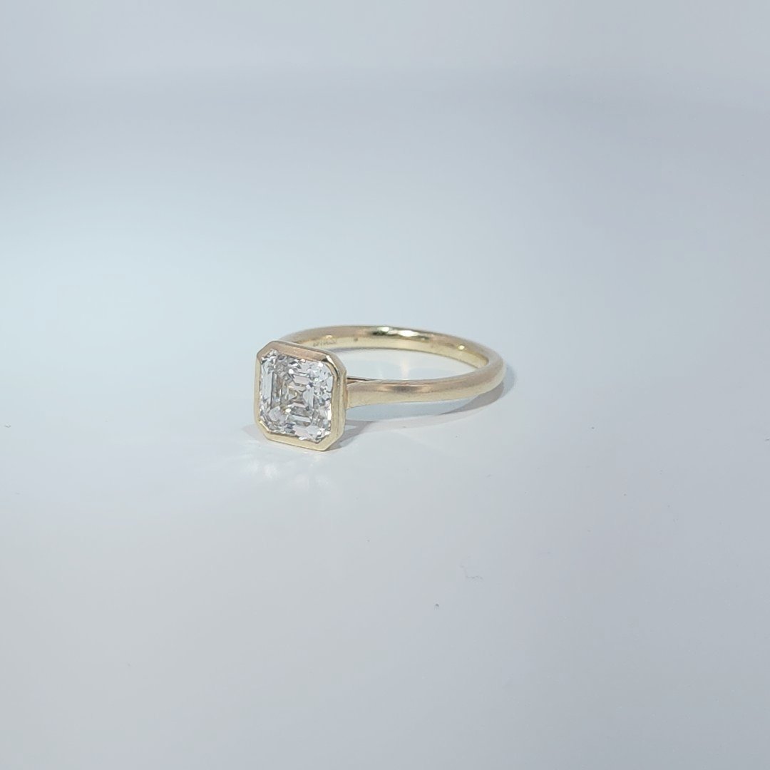 14K Yellow Gold Ring, set with 1 Asscher Cut Lab Grown Diamond (2.09ct), 3.21g, Size 7.