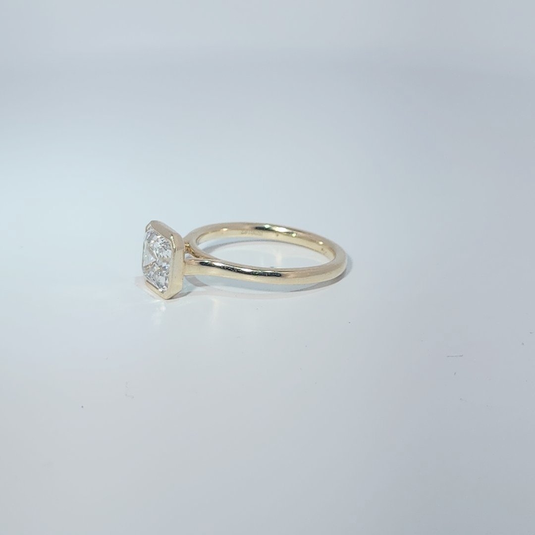 14K Yellow Gold Ring, set with 1 Asscher Cut Lab Grown Diamond (2.09ct), 3.21g, Size 7.
