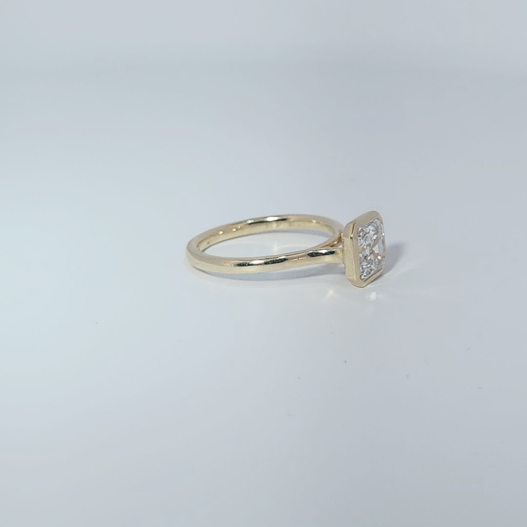 14K Yellow Gold Ring, set with 1 Asscher Cut Lab Grown Diamond (2.09ct), 3.21g, Size 7.
