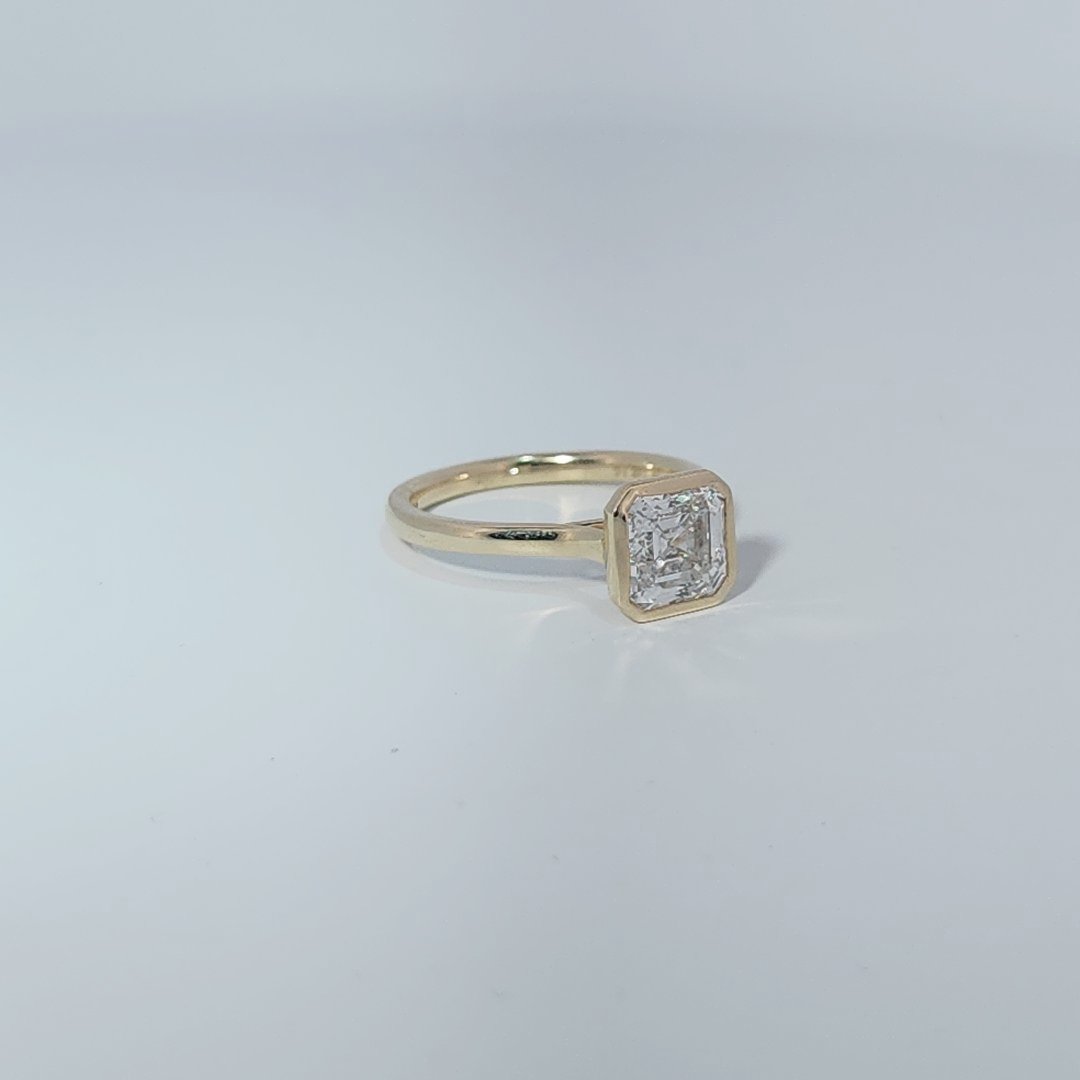 14K Yellow Gold Ring, set with 1 Asscher Cut Lab Grown Diamond (2.09ct), 3.21g, Size 7.