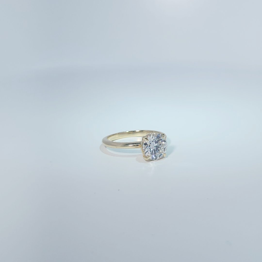14K Yellow Gold Engagement Ring, set with 1 Lab Grown Diamond (2.1ct), 3.43g, Size 7.