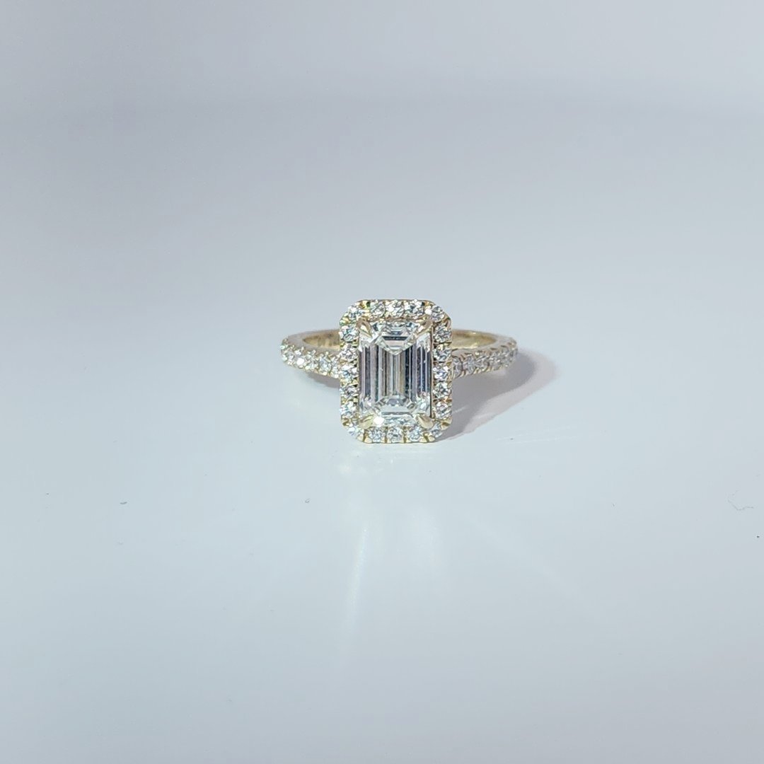 14K Yellow Gold Engagement Ring, set with 1 Lab Grown Diamond (2.9ct), 3.72g, Size 7.