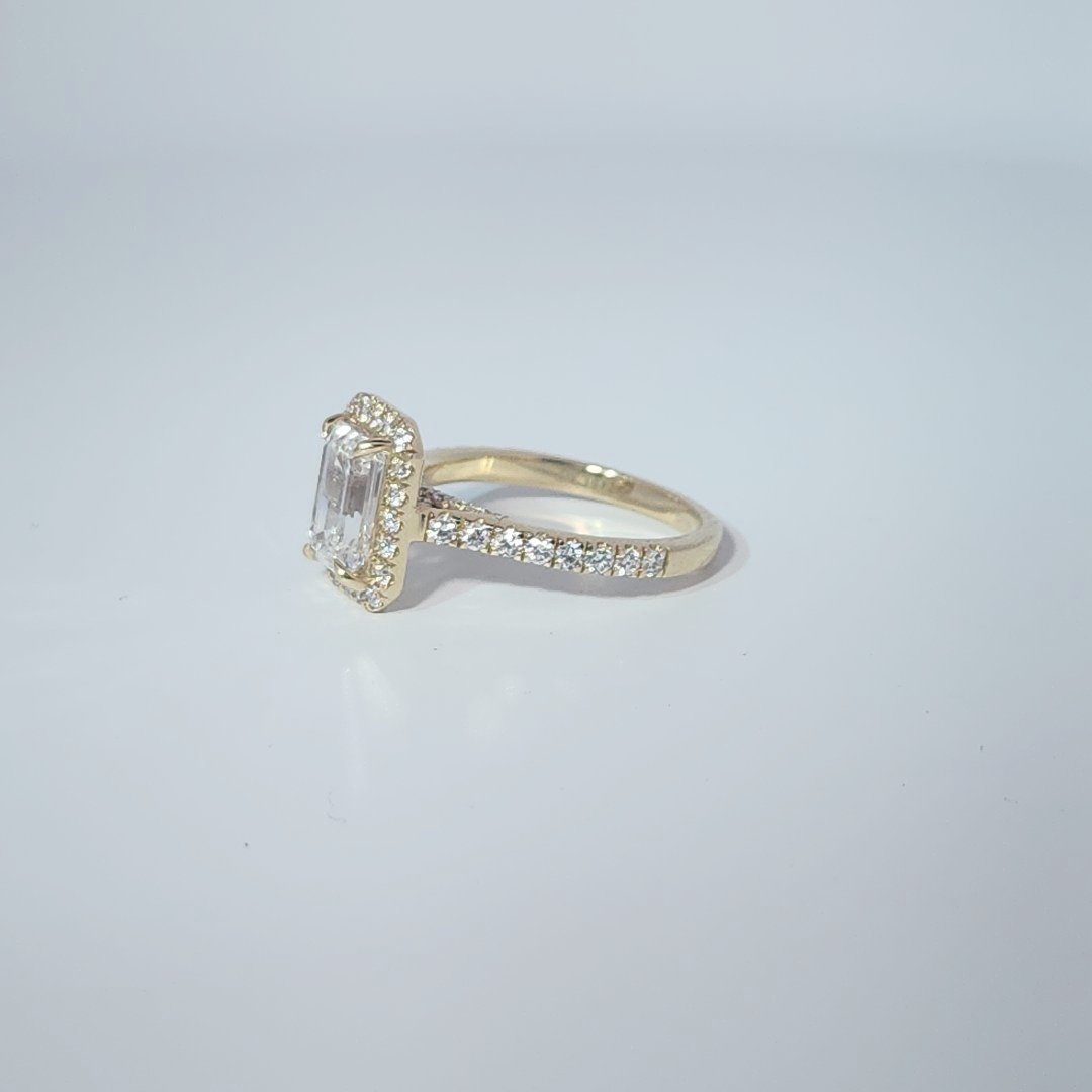 14K Yellow Gold Engagement Ring, set with 1 Lab Grown Diamond (2.9ct), 3.72g, Size 7.