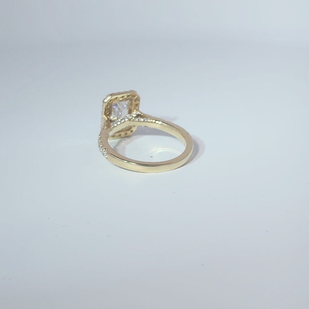 14K Yellow Gold Engagement Ring, set with 1 Lab Grown Diamond (2.9ct), 3.72g, Size 7.
