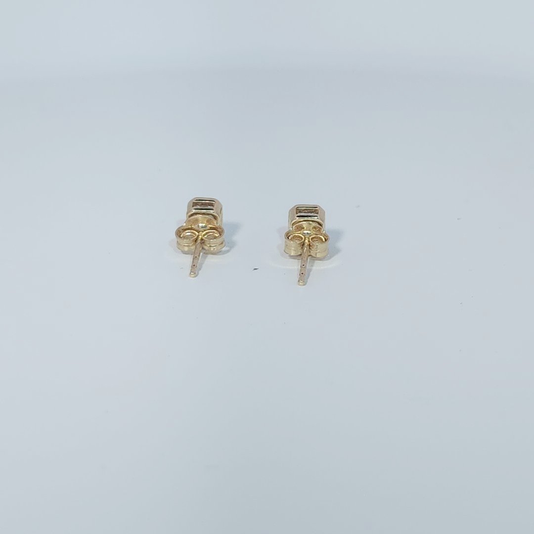 14K Yellow Gold Earrings, set with 2 Lab Grown Diamonds (total 1.06ct), 1.8g, Size 7.