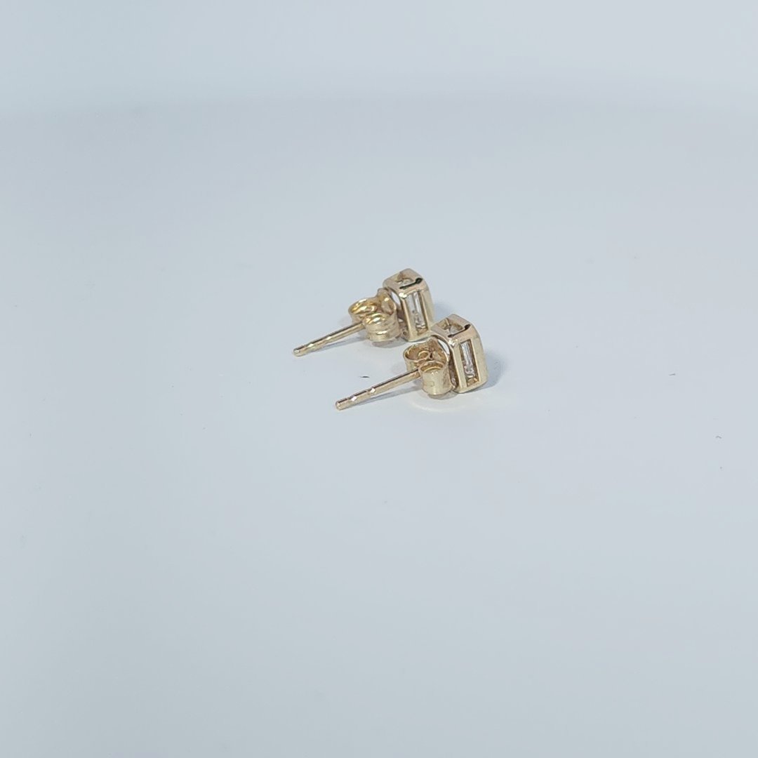 14K Yellow Gold Earrings, set with 2 Lab Grown Diamonds (total 1.06ct), 1.8g, Size 7.