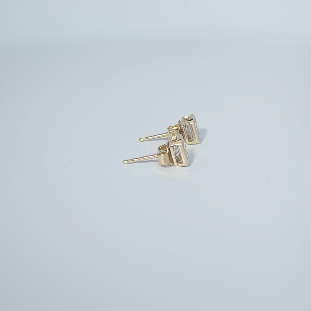14K Yellow Gold Earrings, set with 2 Lab Grown Diamonds (total 1.06ct), 1.8g, Size 7.