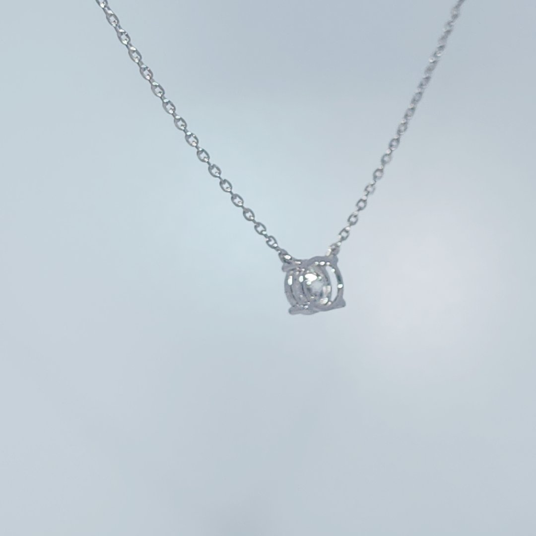 14K White Gold Necklace, set with 1 Lab Grown Diamond (1.06ct), 2.17g.