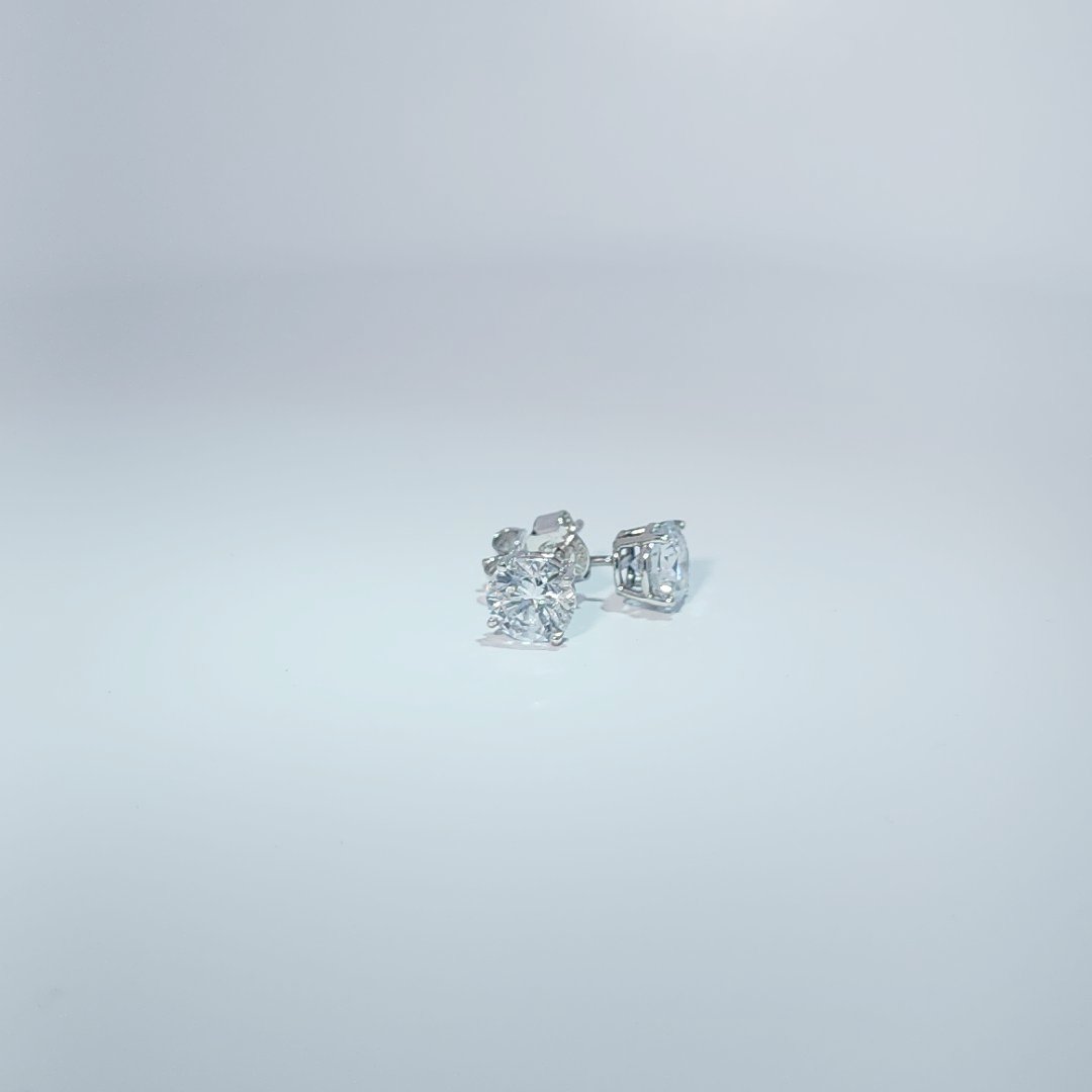 DATA_MISMATCH: Pair of earrings vs 1 Lab Grown Diamond stated | 14K White Gold Earrings, set with 1 Lab Grown Diamond (2.28ct), 0.87g, Size 7.