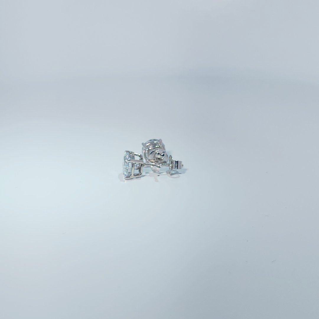 DATA_MISMATCH: Pair of earrings vs 1 Lab Grown Diamond stated | 14K White Gold Earrings, set with 1 Lab Grown Diamond (2.28ct), 0.87g, Size 7.